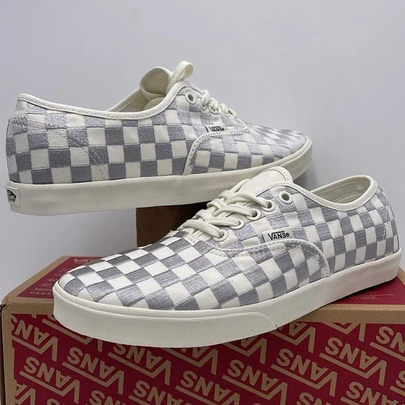 Vans WMNS Authentic Lowpro Embroidered Check Lunar R
VN000D047VF
Sneakers - Picture 8 of 16